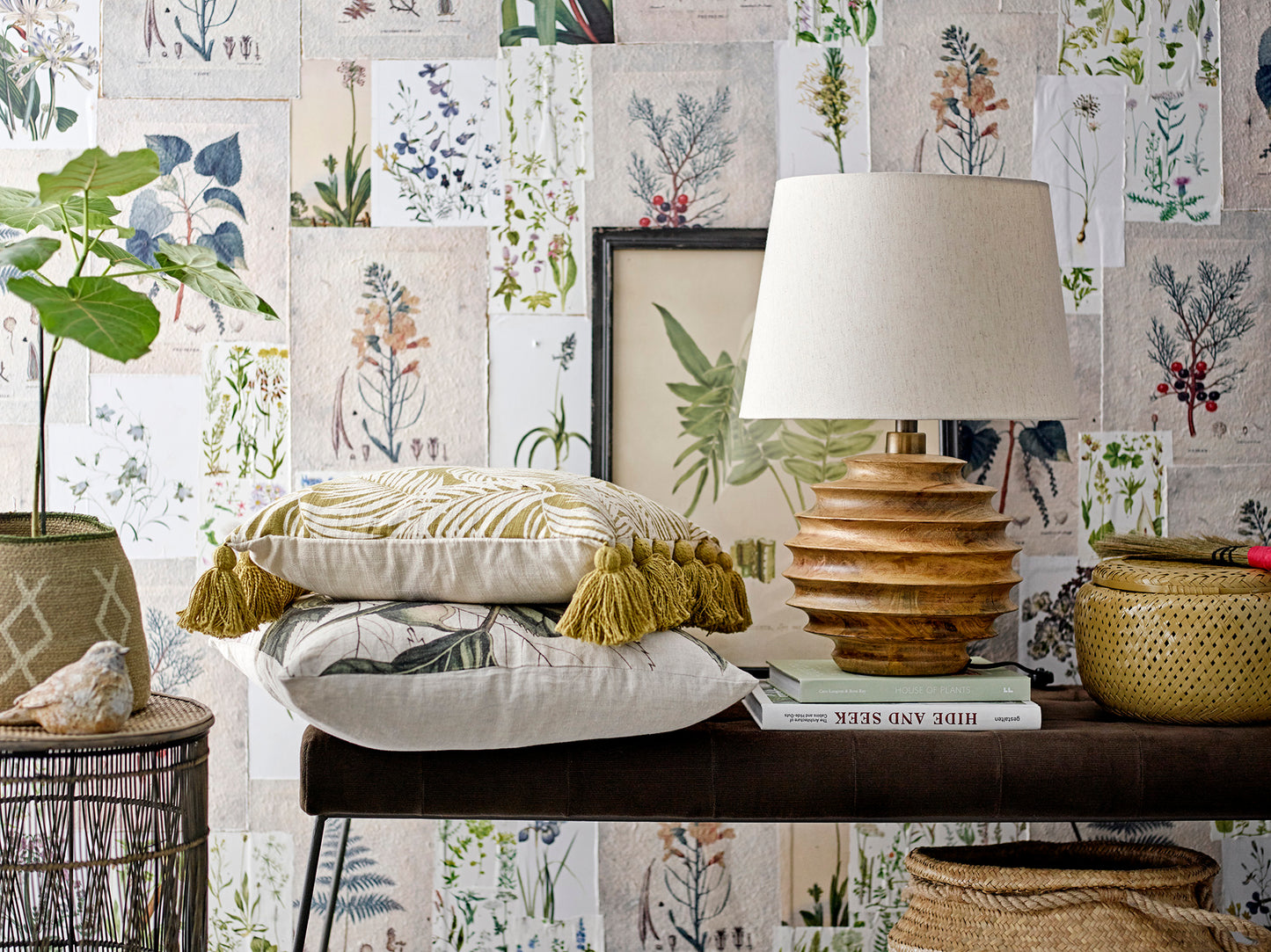 Tindra Bordlampe, Natur, Mangotre